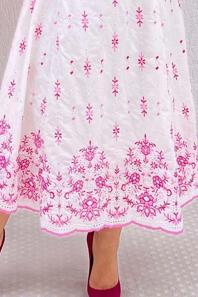 Vestido Midi em Laise de Algodão com Bordados Rosas